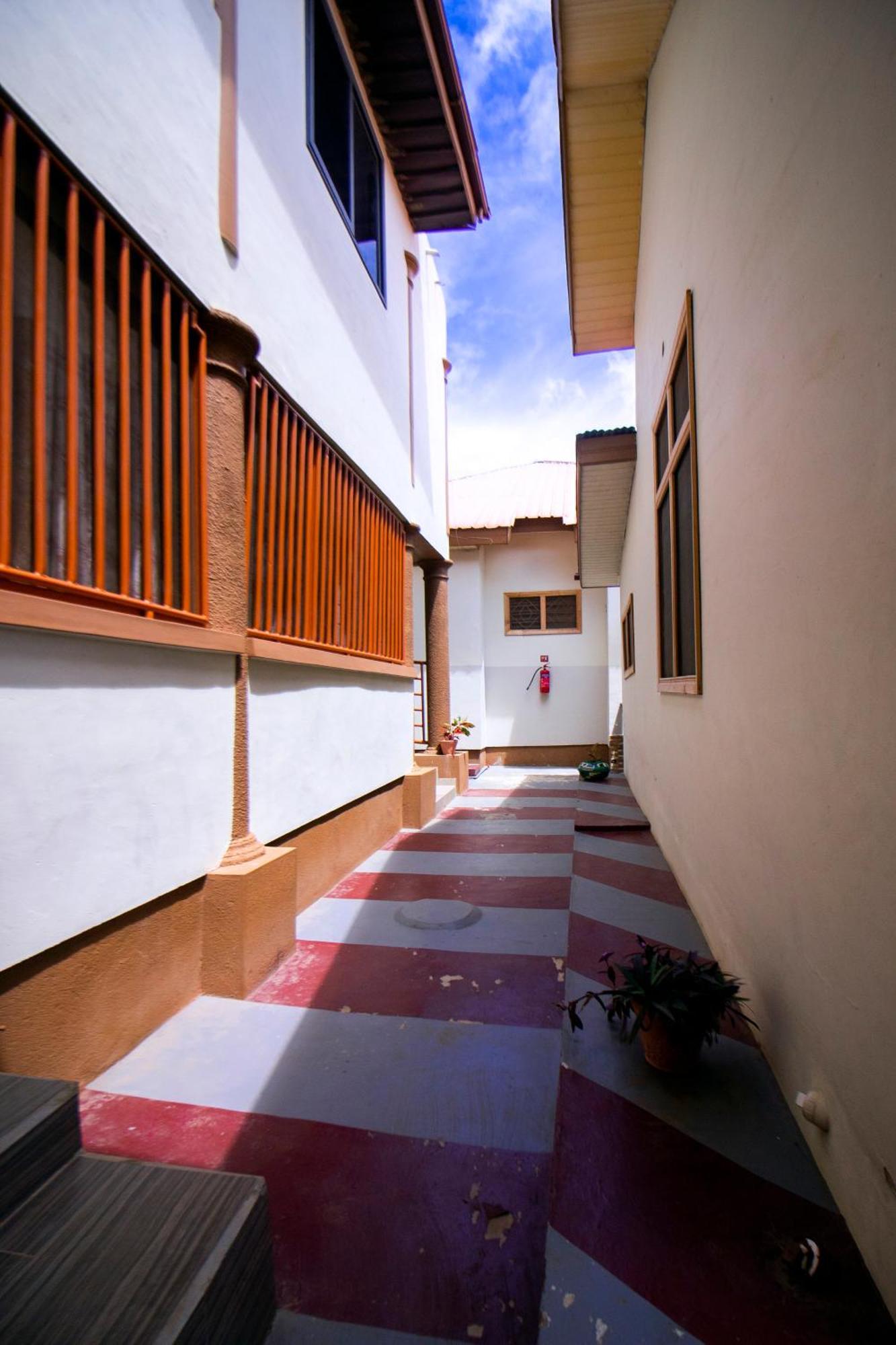 Indigo Cottage And Apartment 库马西 外观 照片