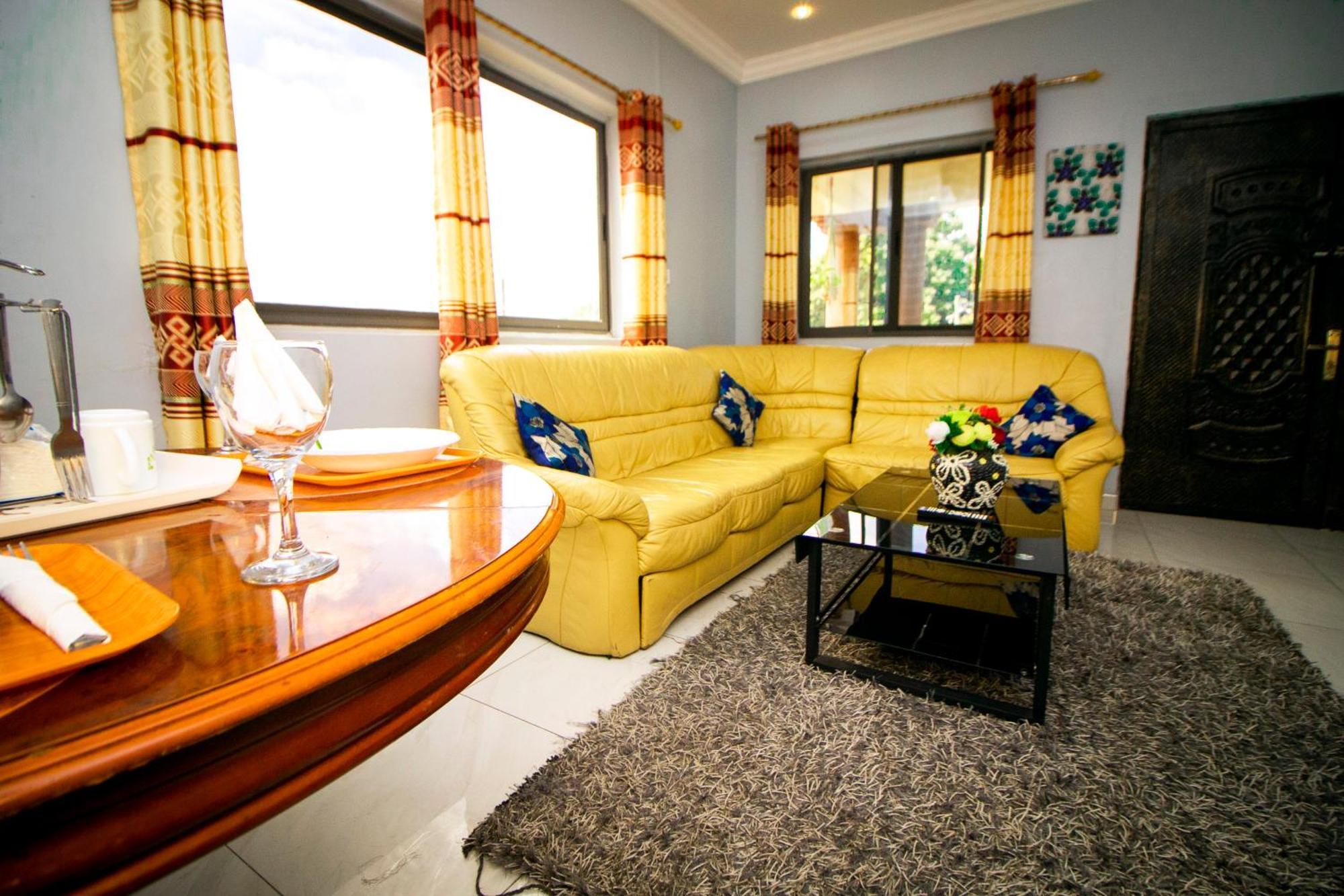Indigo Cottage And Apartment 库马西 外观 照片